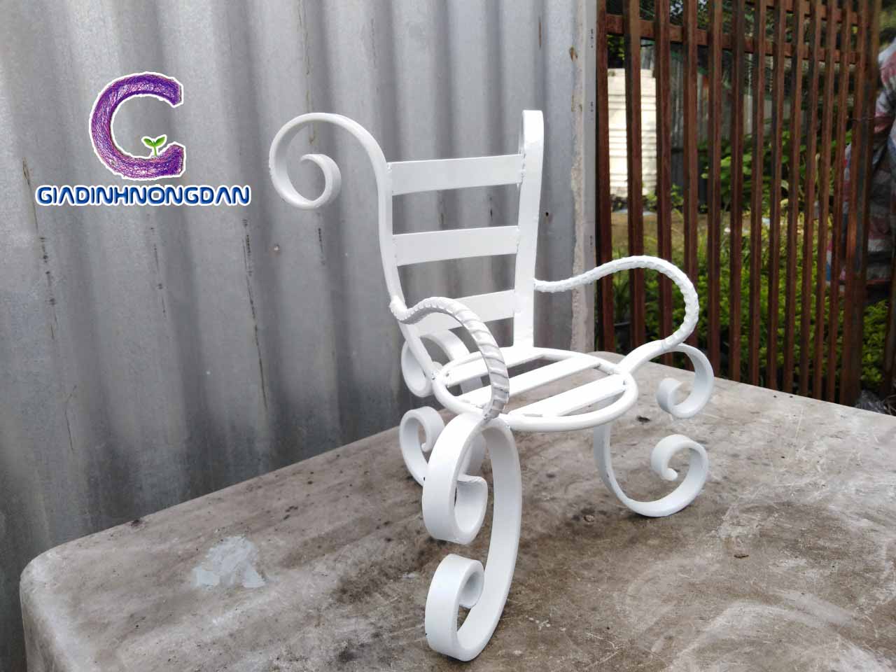 Kệ Sắt Đặt Chậu Hoa